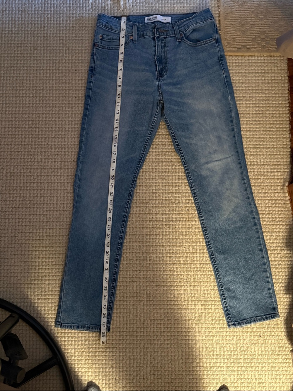 Signature by Levi Strauss Men’s S37Slim – Light Blue Wash
